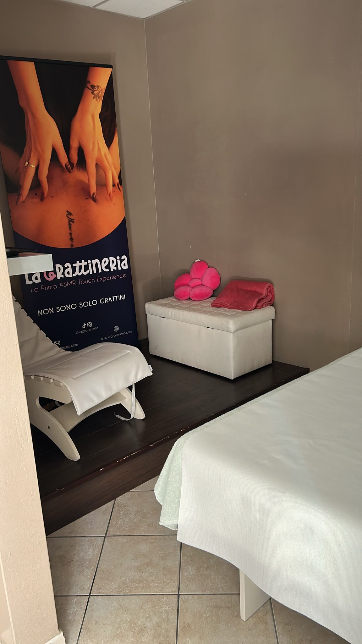 La cabina doppia di Bahia Élite, con la chaise longue e il lettino
