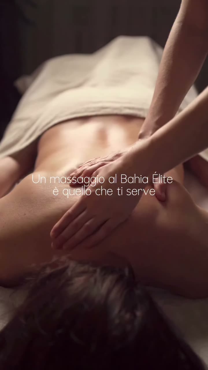 Massaggio alla schiena nella cabina di Bahia Élite